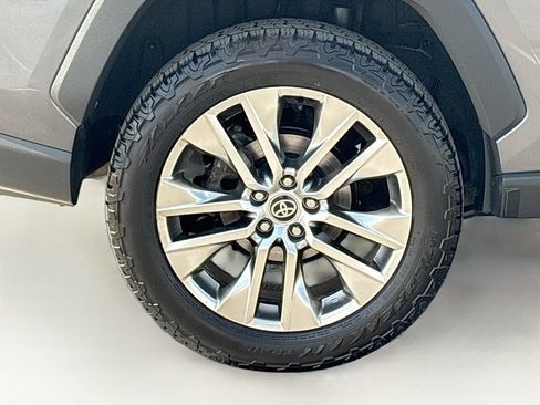 Used 2021 Toyota RAV4 XLE Premium AWD/4WD image 33