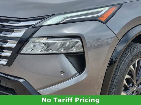 Used 2025 Nissan Rogue Platinum w/ Tech Package FWD image 6