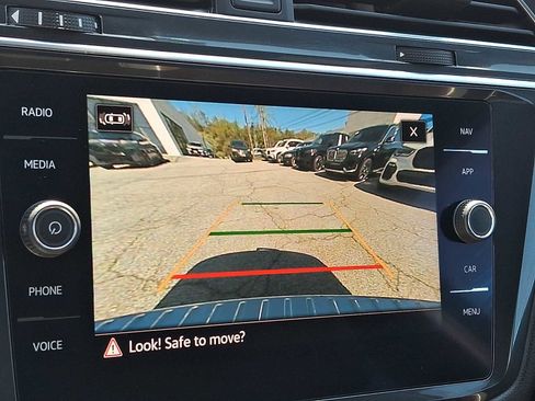 Used 2022 Volkswagen Tiguan SEL R-Line AWD/4WD image 19