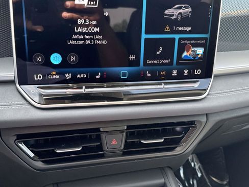New 2026 Volkswagen Tiguan SE FWD image 22