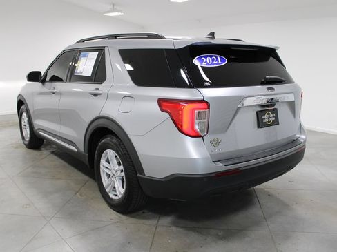 Used 2021 Ford Explorer XLT RWD image 7