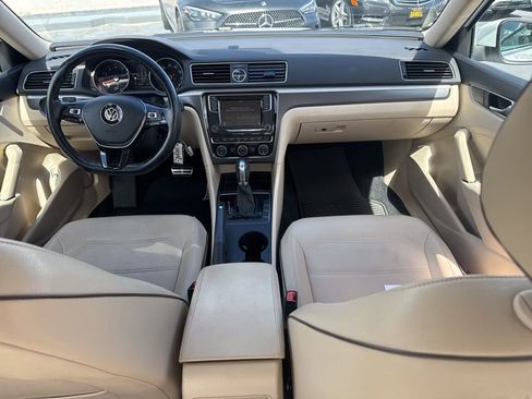 Used 2017 Volkswagen Passat 1.8T R-Line image 8