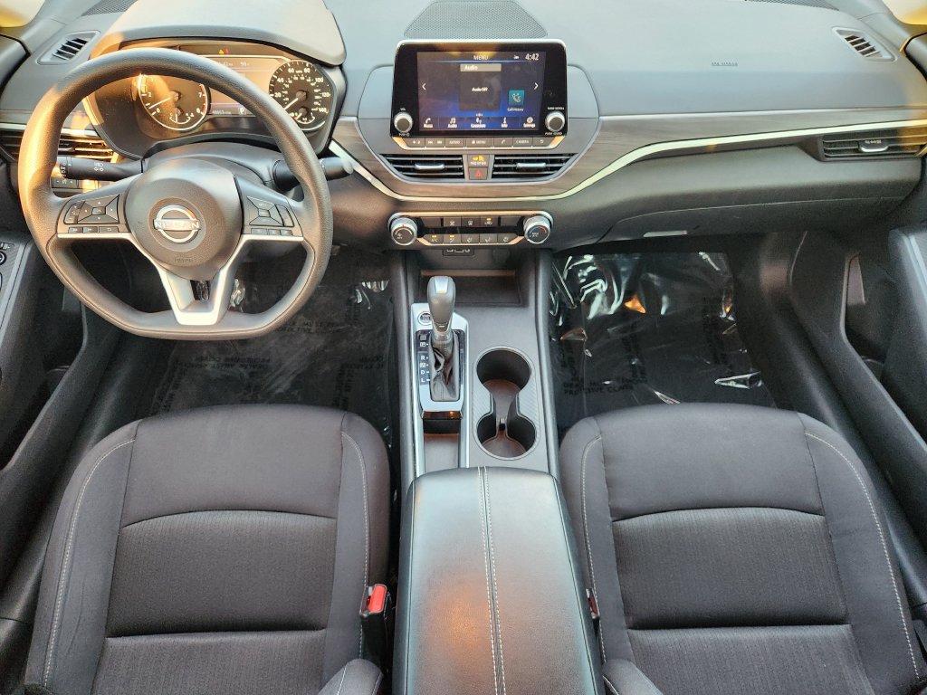 Used 2025 Nissan Altima 2.5 SV FWD image 25