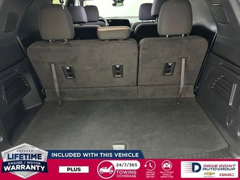 Used 2025 Chevrolet Traverse LT FWD image 32