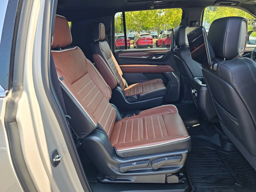 Used 2023 GMC Yukon XL Denali Ultimate AWD/4WD image 29