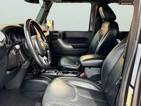Used 2016 Jeep Wrangler Unlimited Rubicon w/ Connectivity Group AWD/4WD image 15