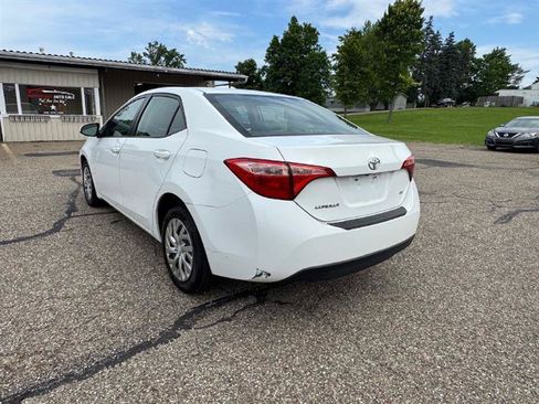 Used 2018 Toyota Corolla LE FWD image 4