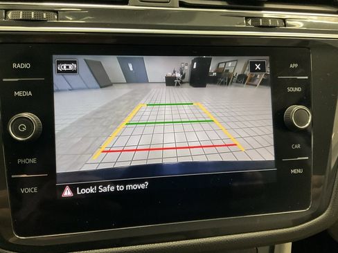 Used 2023 Volkswagen Tiguan SE image 16