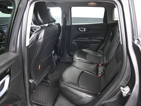 Used 2022 Jeep Compass Trailhawk w/ Trailhawk Convenience Group AWD/4WD image 10