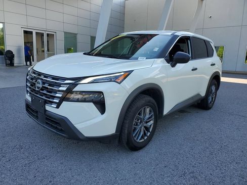 Certified 2024 Nissan Rogue S FWD image 2