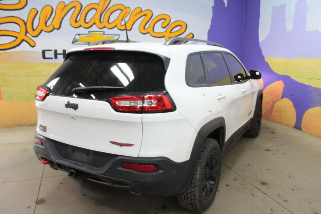 Used 2017 Jeep Cherokee Trailhawk AWD/4WD image 8
