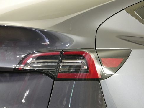 Used 2023 Tesla Model Y Long Range AWD/4WD image 12