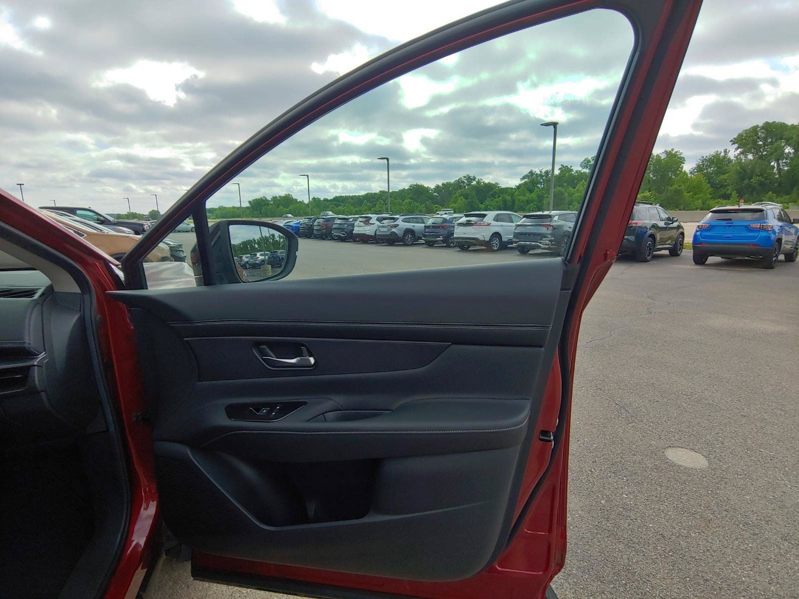 Used 2025 Nissan Murano SV AWD/4WD image 28