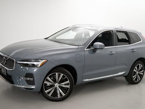 Certified 2023 Volvo XC60 T8 Ultimate w/ Climate Package AWD/4WD image 3