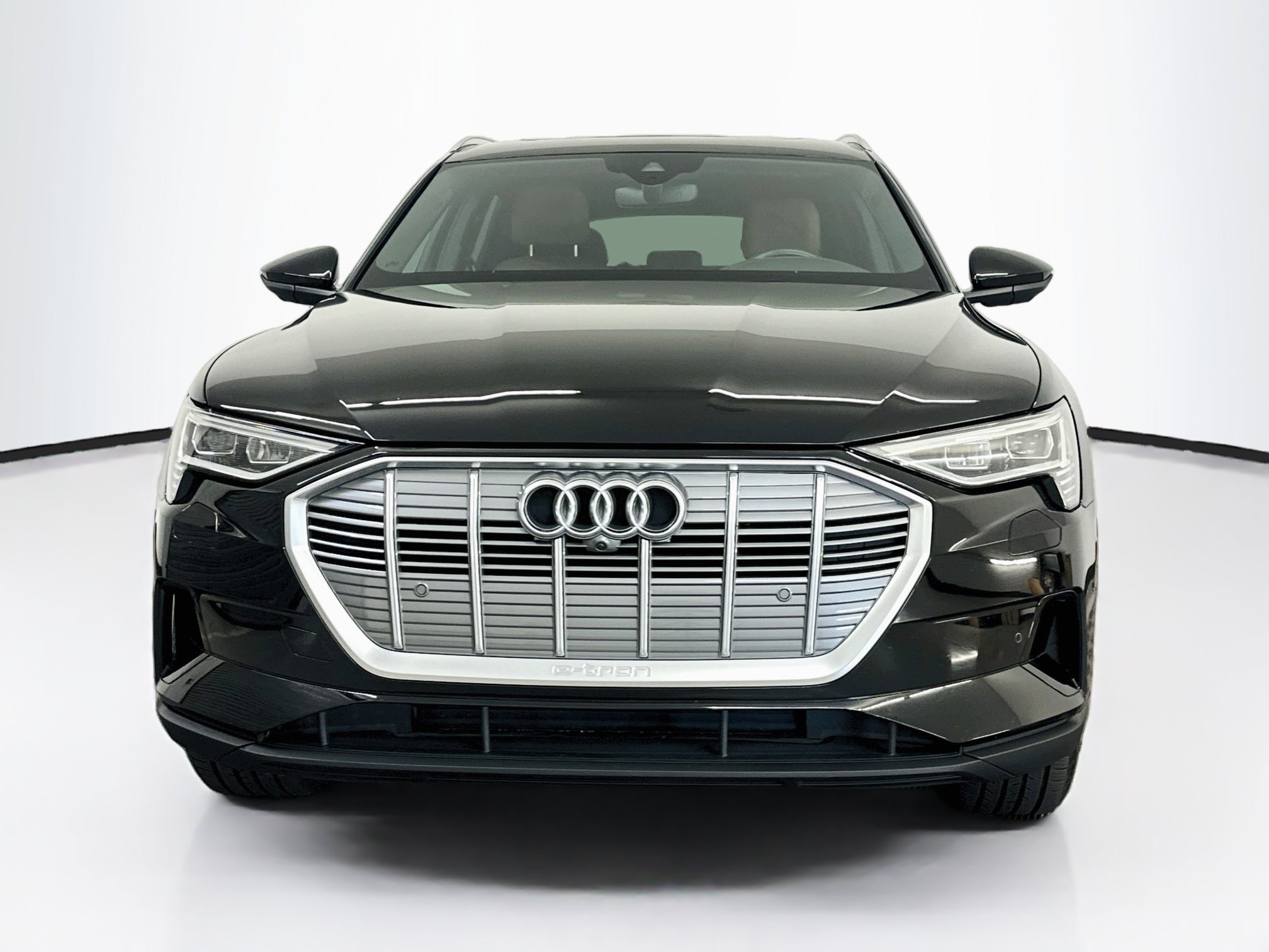 Used 2022 Audi e-tron Premium Plus AWD/4WD image 2
