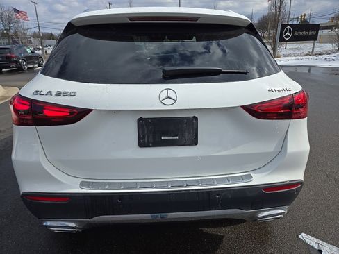 Used 2025 Mercedes-Benz GLA 250 4MATIC image 4