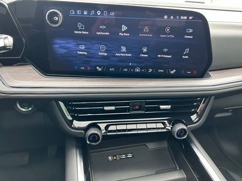 Used 2025 Chevrolet Suburban Z71 w/ Z71 Off-Road Package AWD/4WD image 19