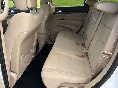 Used 2021 Jeep Grand Cherokee Laredo RWD image 11