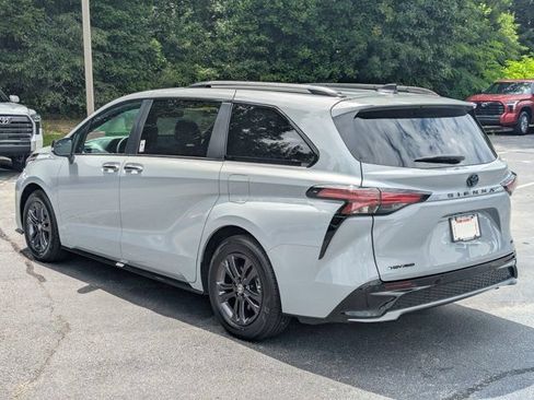Used 2025 Toyota Sienna XSE w/ XSE Premium Package AWD/4WD image 5