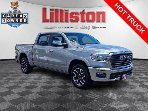 Used 2025 RAM 1500 Laramie AWD/4WD image 3