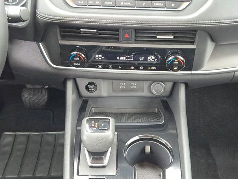 Certified 2025 Nissan Rogue SV image 18