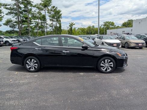 Used 2024 Nissan Altima 2.5 S FWD image 2