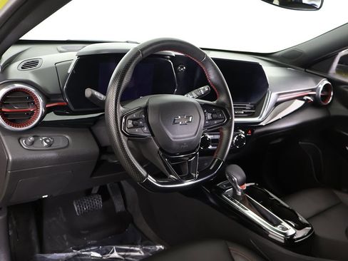 Used 2024 Chevrolet Trax RS image 25