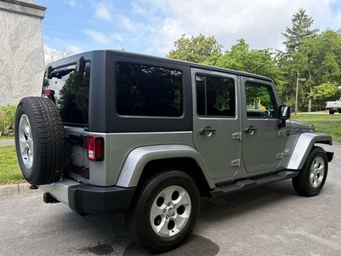 Used 2015 Jeep Wrangler Unlimited Sahara AWD/4WD image 7