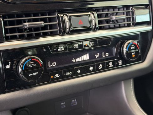 Used 2022 Nissan Pathfinder SV FWD image 27