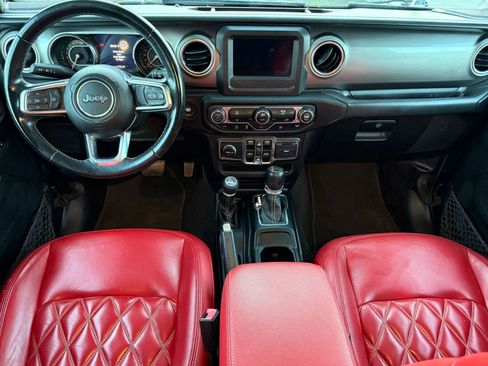 Used 2019 Jeep Wrangler Unlimited Sahara image 14