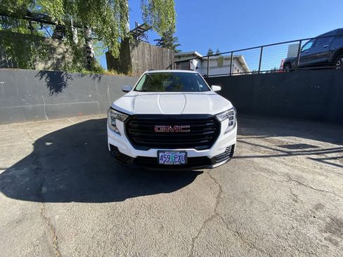 Used 2022 GMC Terrain SLE w/ Elevation Edition AWD/4WD image 9
