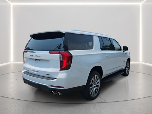 Used 2025 GMC Yukon XL Denali AWD/4WD image 5