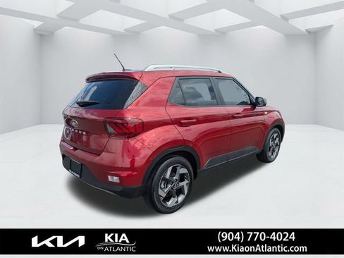 Used 2023 Hyundai Venue Limited w/ Cargo Package FWD image 3