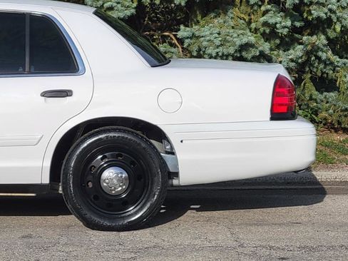 Used 2010 Ford Crown Victoria Police Interceptor RWD image 16