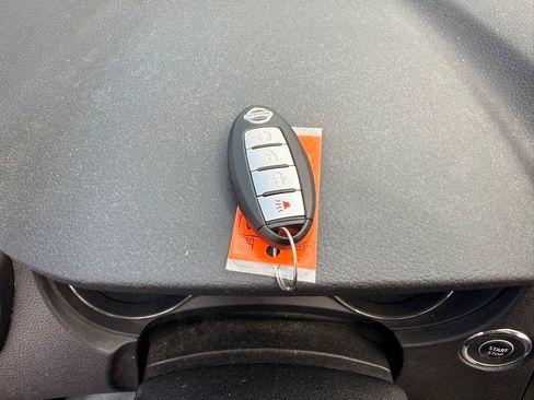 Used 2017 Nissan Rogue SV AWD/4WD image 17