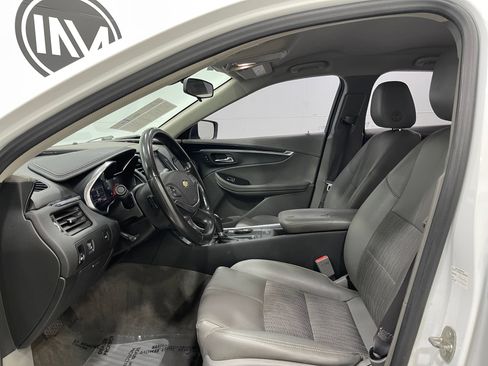 Used 2017 Chevrolet Impala LT FWD image 10