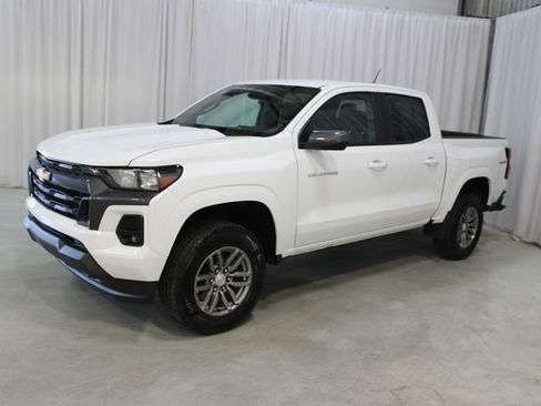 Used 2024 Chevrolet Colorado LT w/ LT Convenience Package AWD/4WD image 24