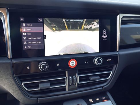 Certified 2026 Porsche Macan AWD/4WD image 19