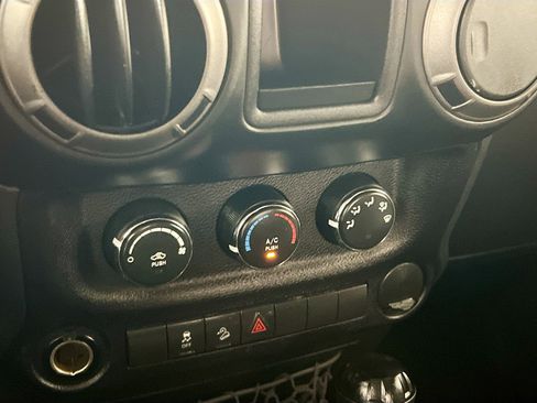 Used 2017 Jeep Wrangler Unlimited Sport w/ Max Tow Package image 18