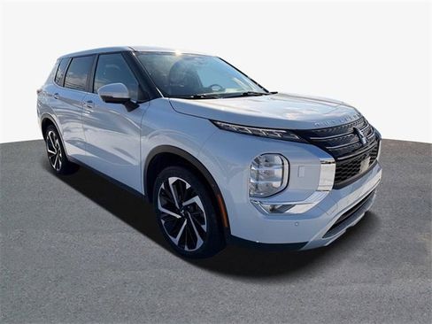 Used 2024 Mitsubishi Outlander SE image 4