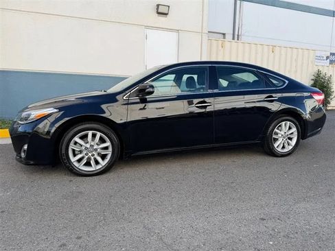Used 2013 Toyota Avalon XLE Premium FWD image 5