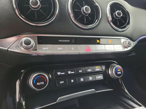 Used 2022 Kia Stinger GT2 image 30