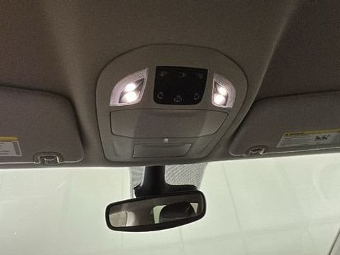 Used 2023 Chrysler Pacifica Touring-L FWD image 25