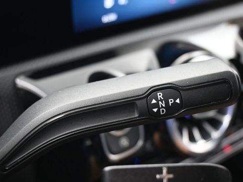 Used 2025 Mercedes-Benz CLA 250 image 34