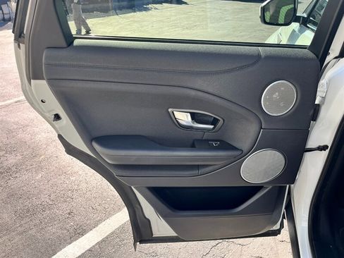 Used 2018 Land Rover Range Rover Evoque SE image 21