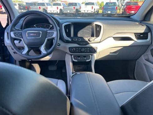 Used 2024 GMC Terrain SLT AWD/4WD image 15