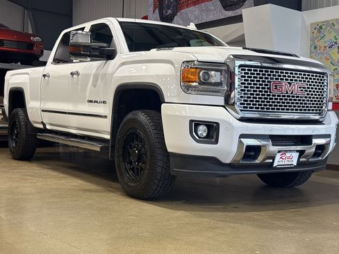 Used 2017 GMC Sierra 3500 Denali image 24