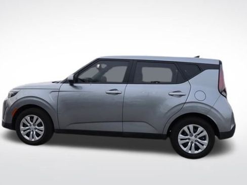Used 2025 Kia Soul LX image 7