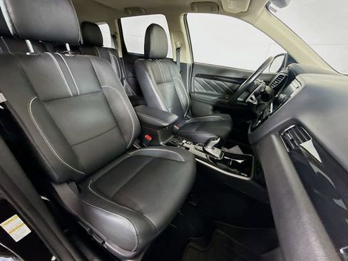 Used 2018 Mitsubishi Outlander GT image 28