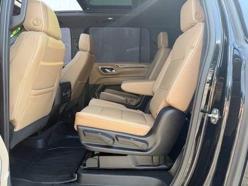 Used 2021 Chevrolet Suburban Premier w/ Premium Package AWD/4WD image 38